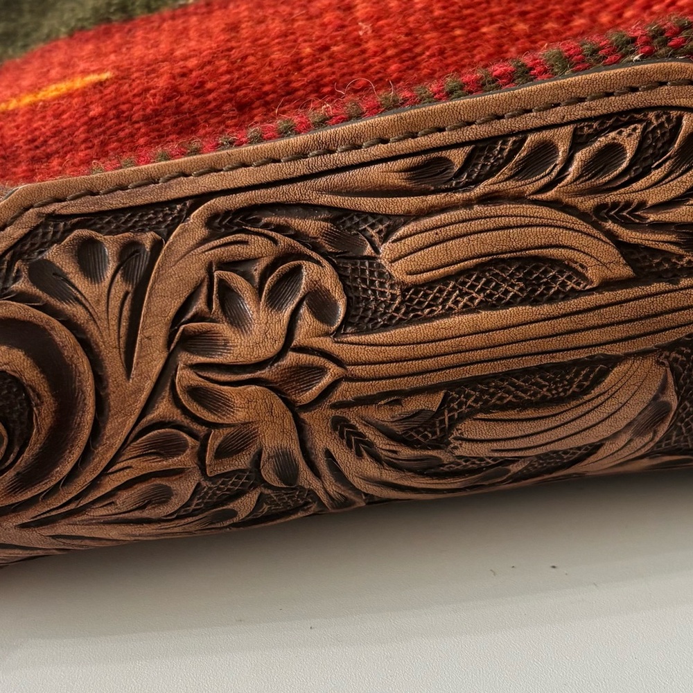 American Darling Messenger Bag - Picture 4 of 10